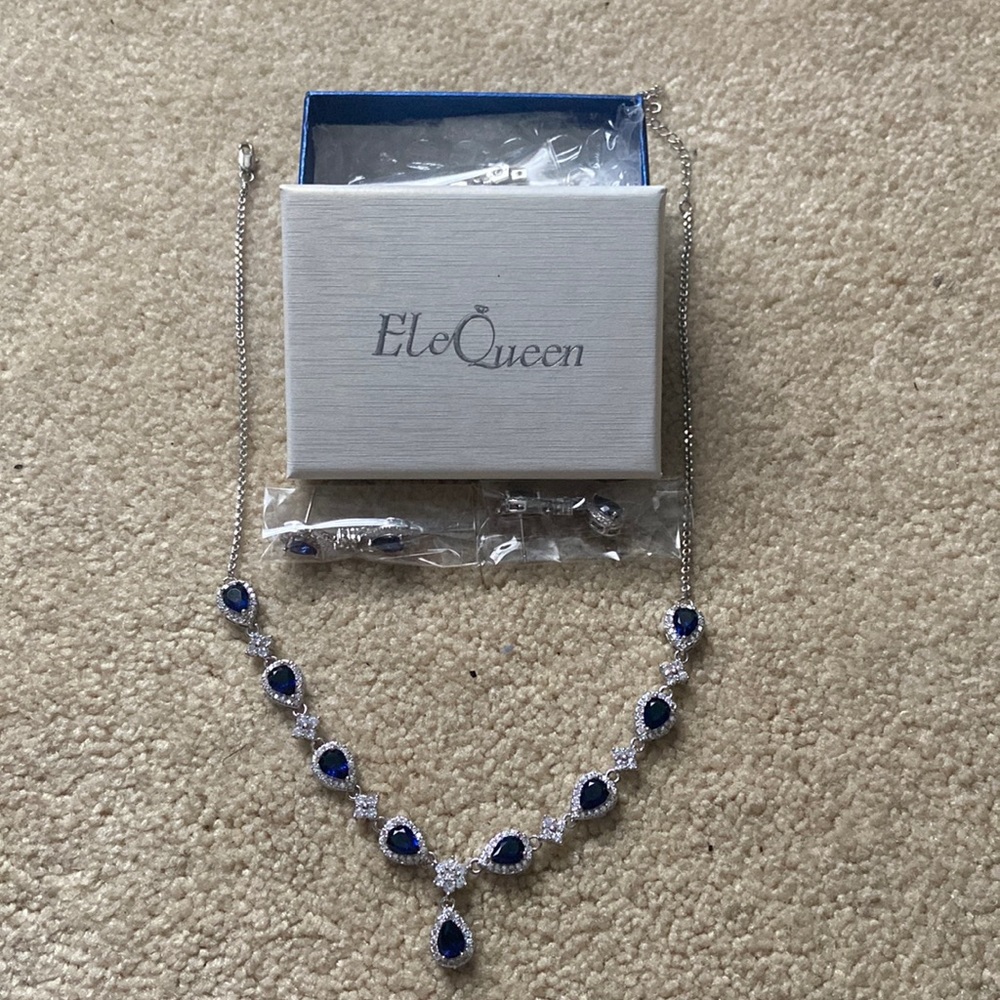 Ele Queen necklace and earrings